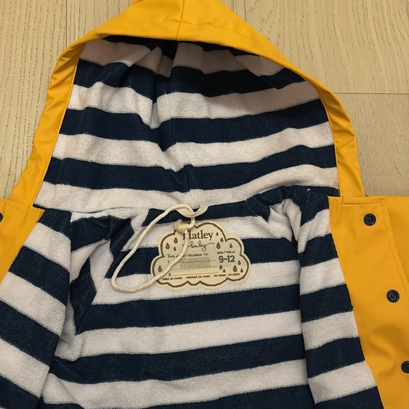 Hatley Yellow Raincoat with Striped Lining - Picture 7 of 8